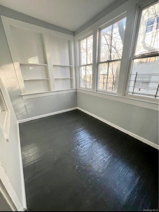 Building Photo - 44 Van Cortlandt Park Ave