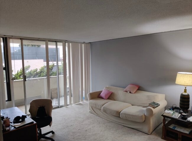 Building Photo - 2510 Torrey Pines Rd