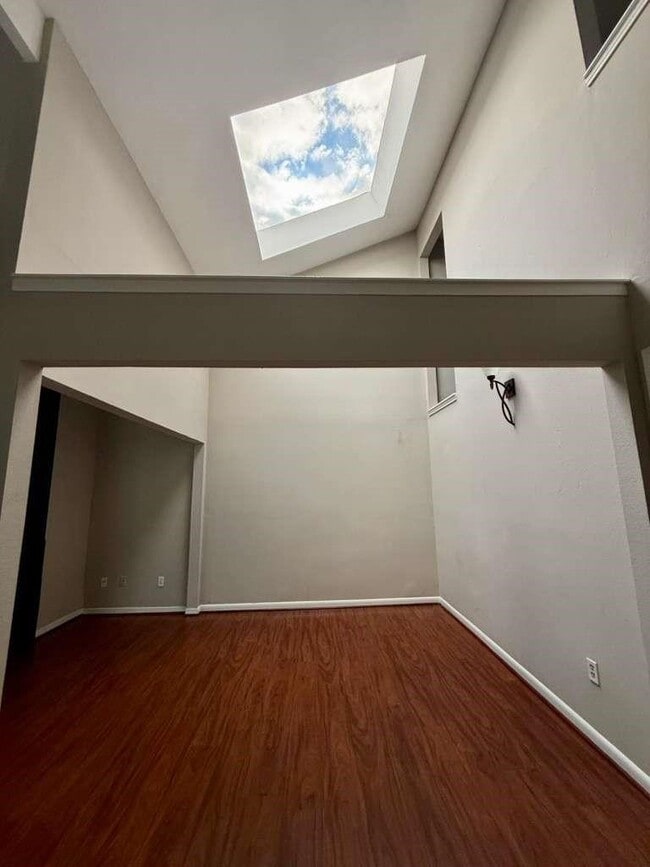 Building Photo - 9353 Westwood Village Dr