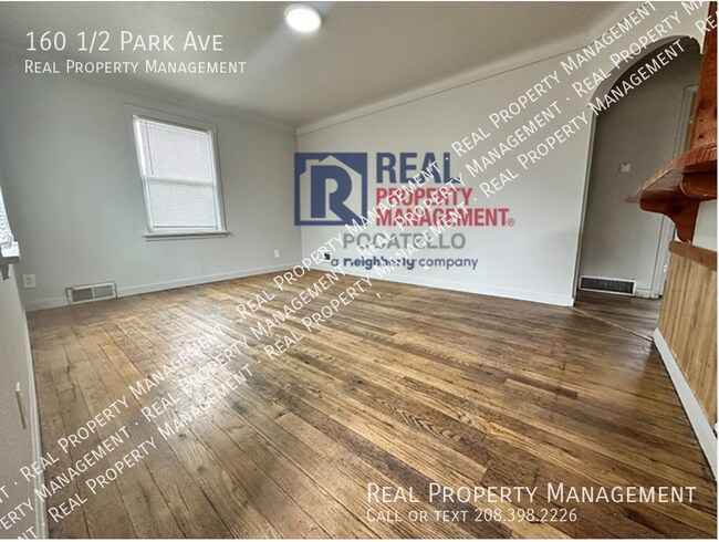 Foto del edificio - 160 1/2 Park Ave-