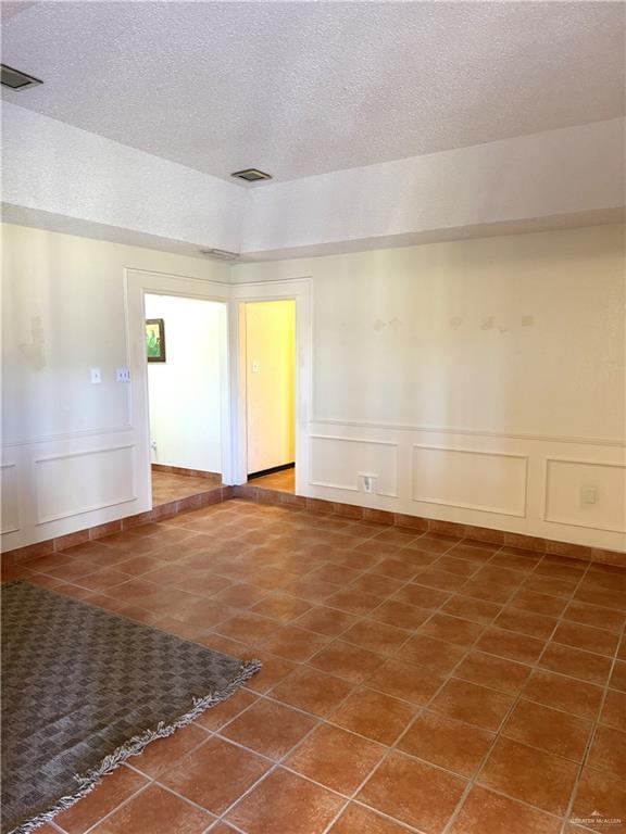 Building Photo - 3208 Kiwi Ave