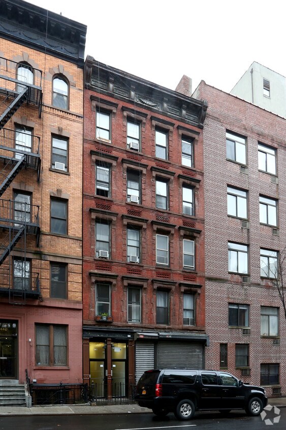 Foto del edificio - 442 W 45th St