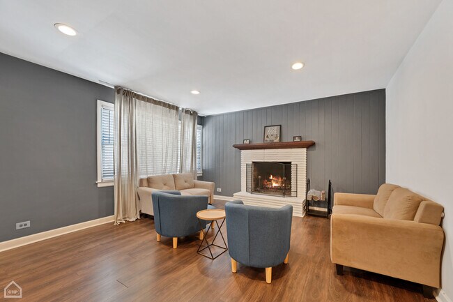 Foto del edificio - 8912 Forestview Rd