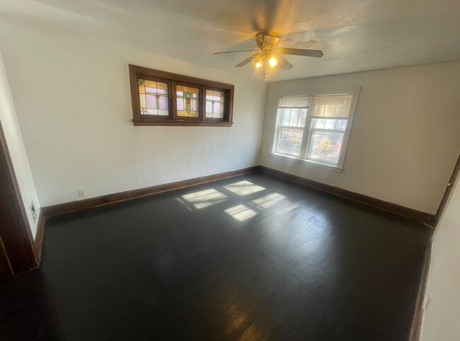 Foto del edificio - 3633 Dunnica Ave