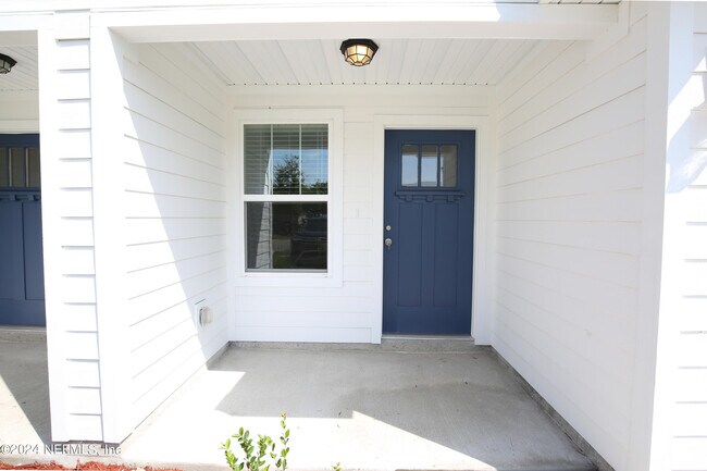 Building Photo - 1712 Cocoanut Rd
