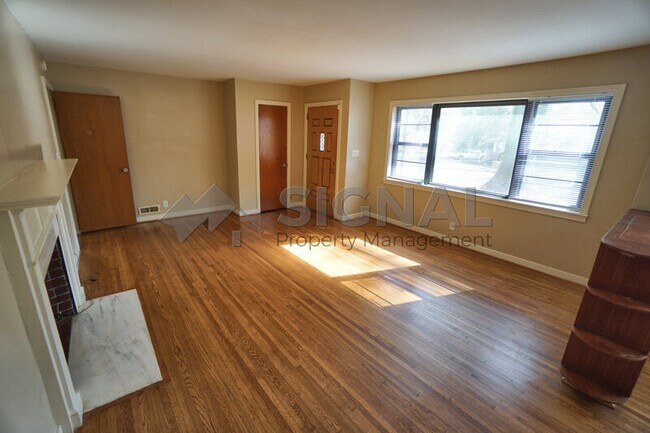 Building Photo - 364 Roebuck Dr