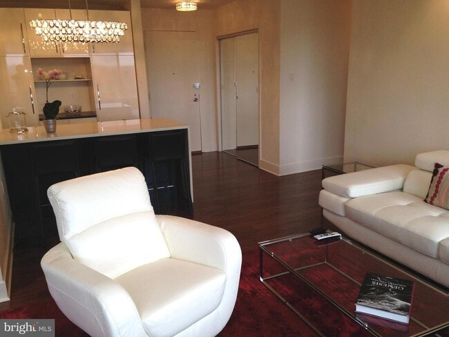 Foto del edificio - 10401 Grosvenor Pl