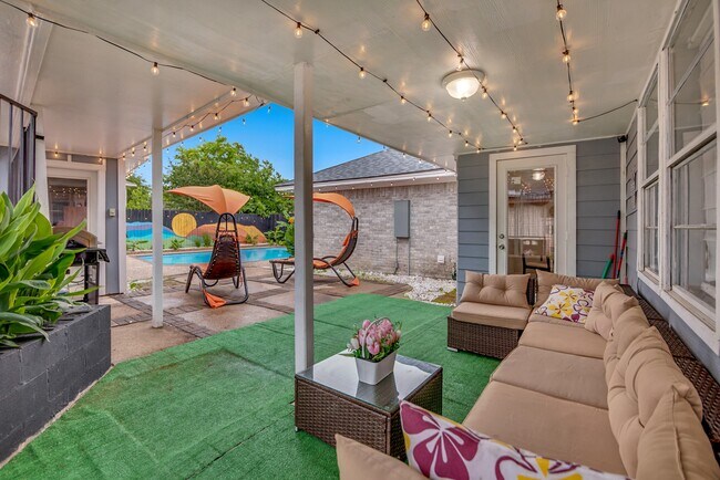 Building Photo - 13330 Trompilla Ln