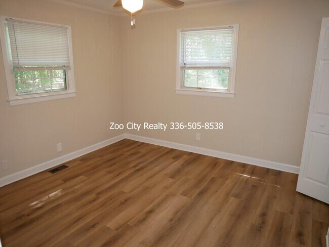 Foto del edificio - 1342 Old Cedar Falls Rd
