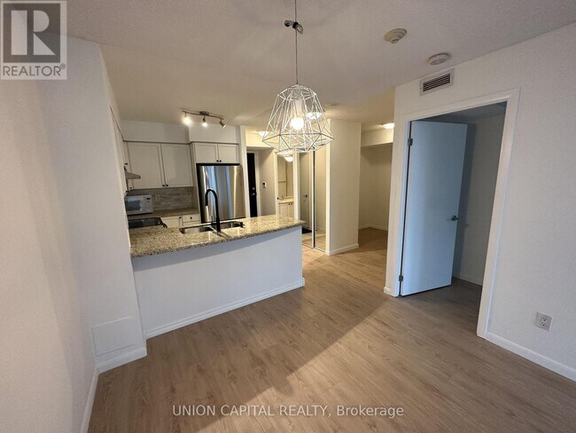 Building Photo - 231 Fort York Blvd