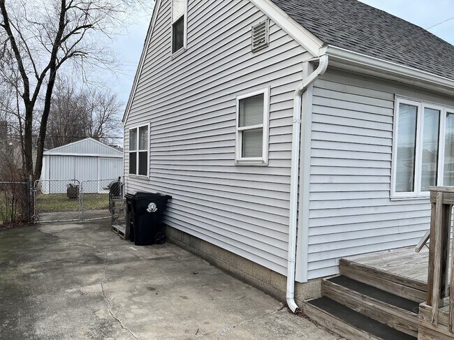 Building Photo - 27341 Ridgewood St