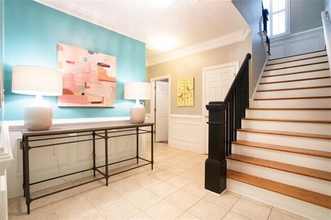 Foto del edificio - 556 Moreland Ave NE