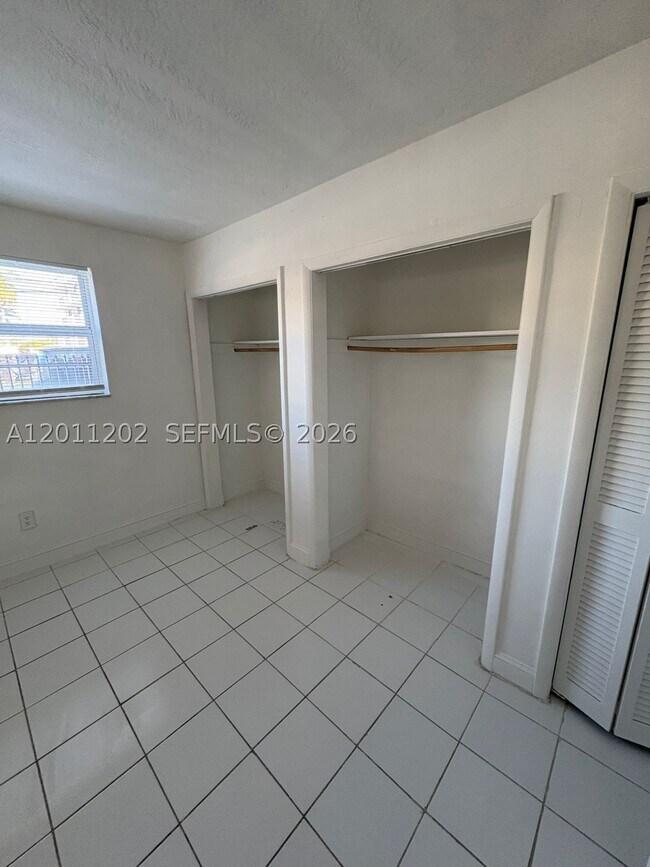 Foto del edificio - 1590 NE 125th St