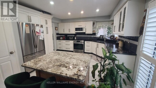 Building Photo - 12 Phillpot Ln