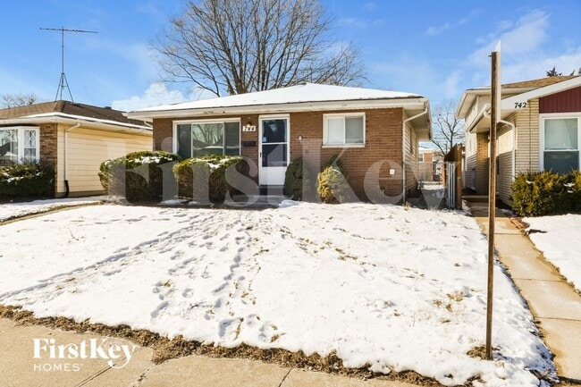 Building Photo - 744 Newell Ave