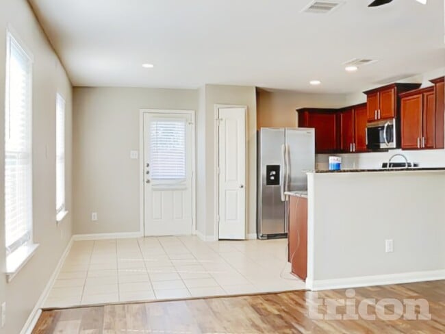 Building Photo - 8122 Hall View Dr