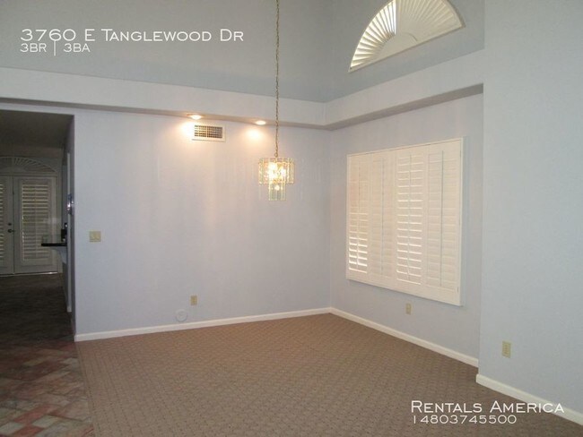 Building Photo - Lakewood Community With Pool!