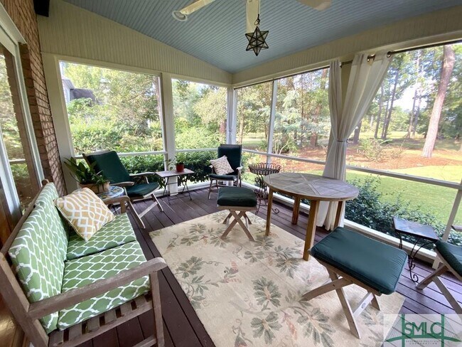 Foto del edificio - 8 Cedar Point Dr