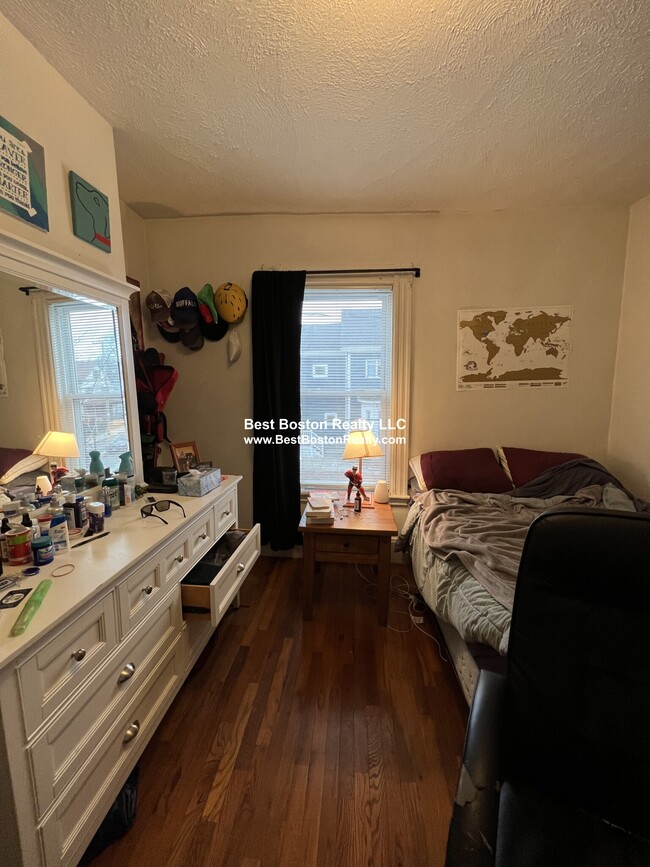 Building Photo - 59 Cedar St