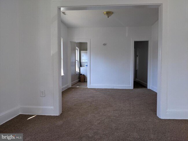 Foto del edificio - 574 49th Pl NE