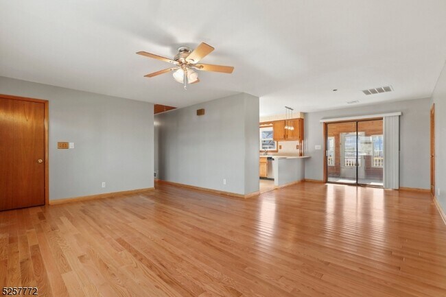 Foto del edificio - 101 Monterey Dr