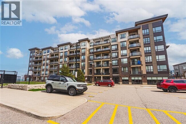 Photo du bâtiment - 10 Esplanade Ln