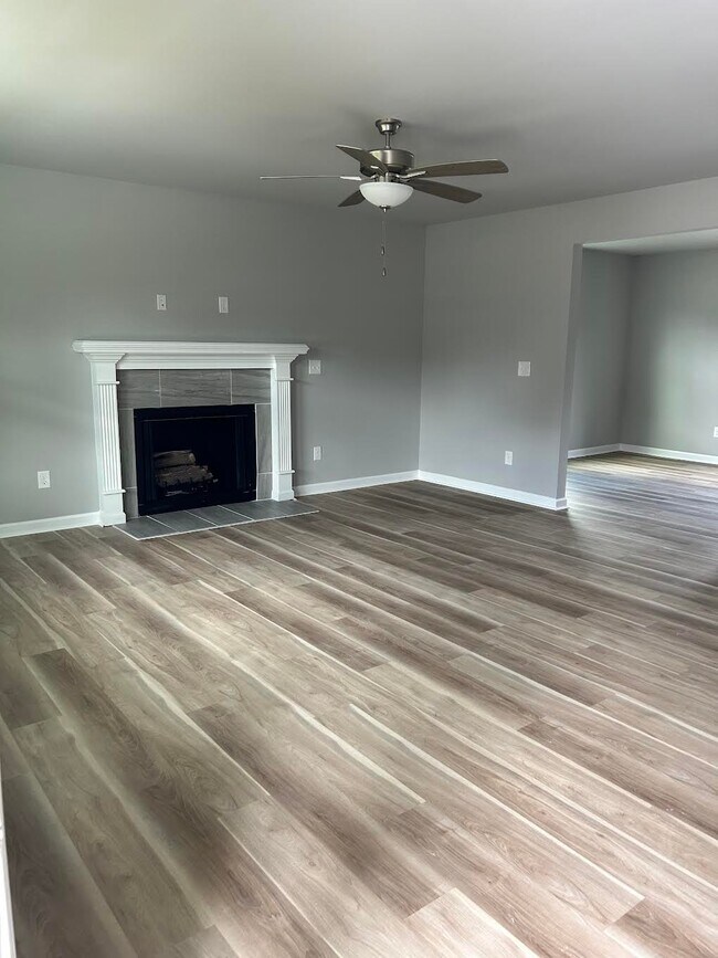 Foto del edificio - 402 Grand Oaks Dr