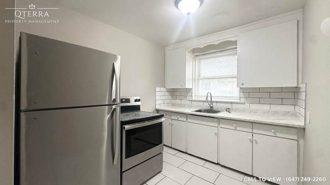 Building Photo - 1007 Adelaide St N