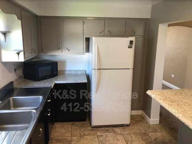 Building Photo - 230 Magazine St