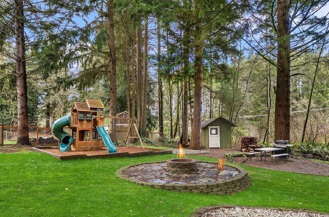 Foto del edificio - Charming Lynnwood/Bothell area Home For Rent with large 1/2 acre lot Available Now!