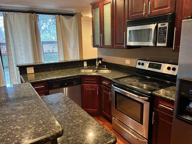 Foto del edificio - 5500 Hillcrest Ln