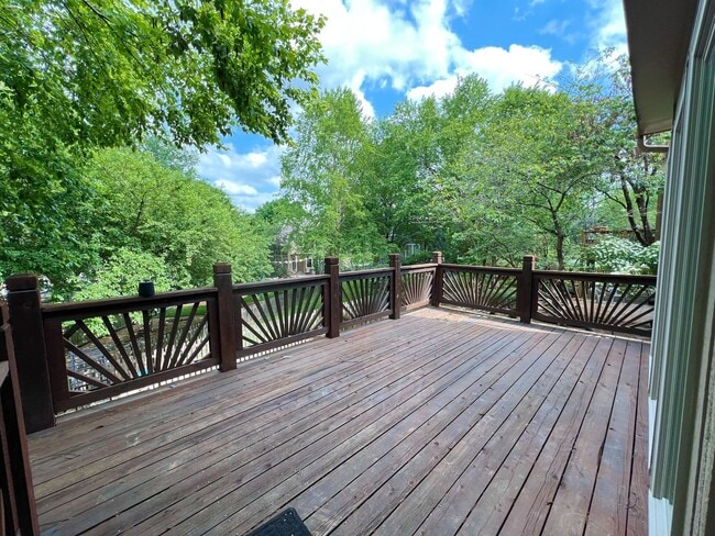 Building Photo - Charming 3-Bedroom Home with Spacious Back...