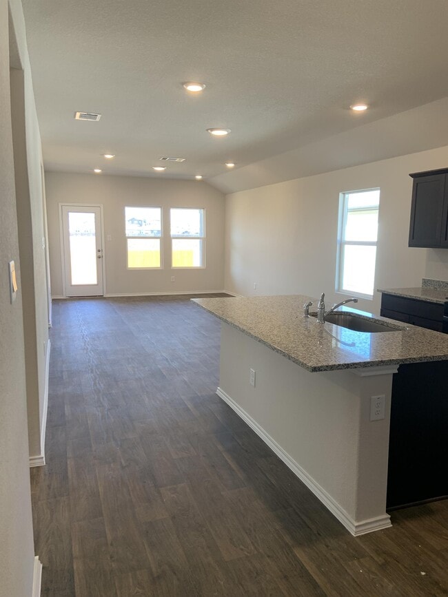 Foto del edificio - 219 Whipporwill Ln