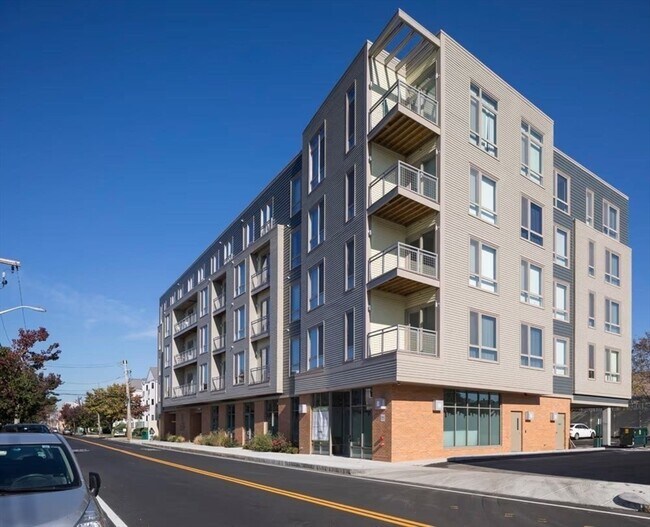 Building Photo - 640 Boston Ave