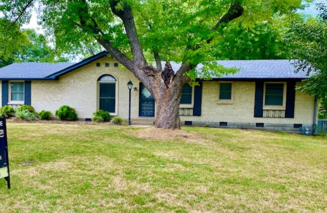 Building Photo - 179 Wessington Pl