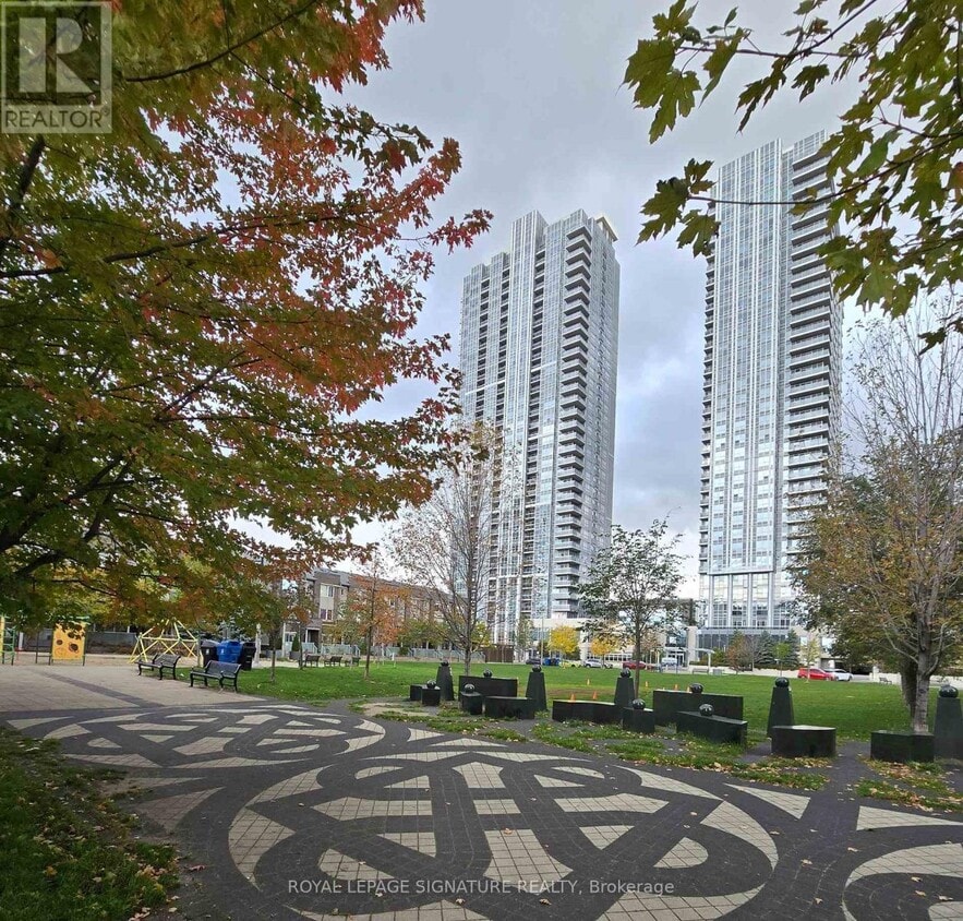 Primary Photo - 275 Village Green Square