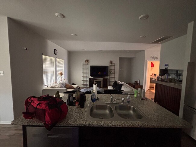 Foto del edificio - 642 Wyatt Wy