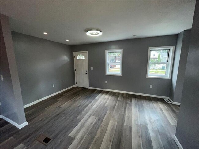 Building Photo - 273 15th St