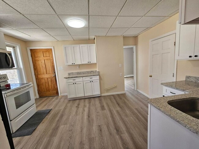 Building Photo - 40 Putnam St