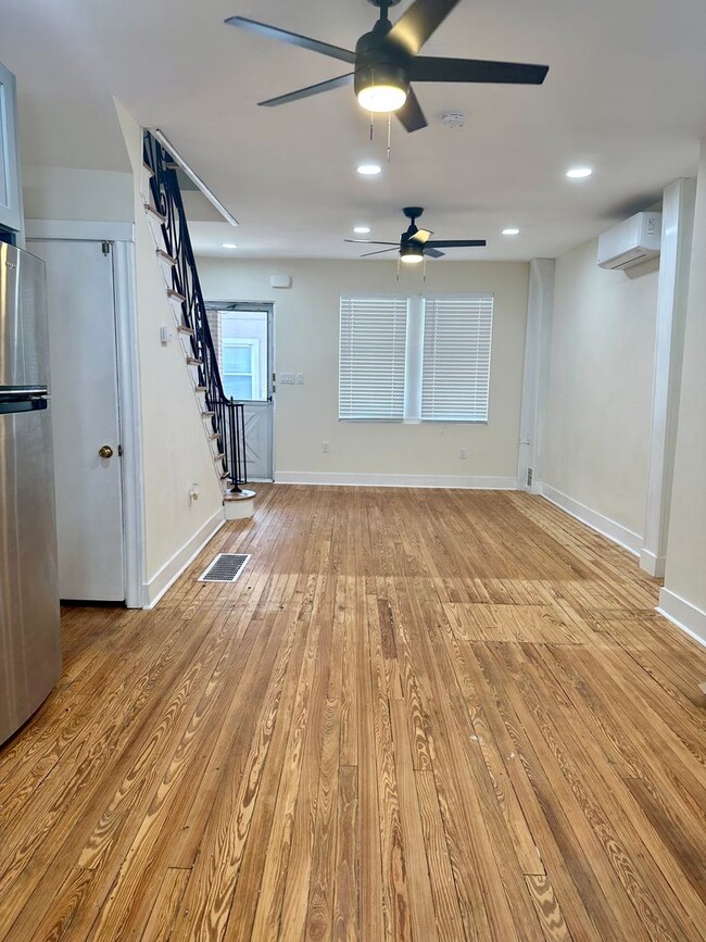 Building Photo - Charming 2-Bedroom Home in Port Richmond A...