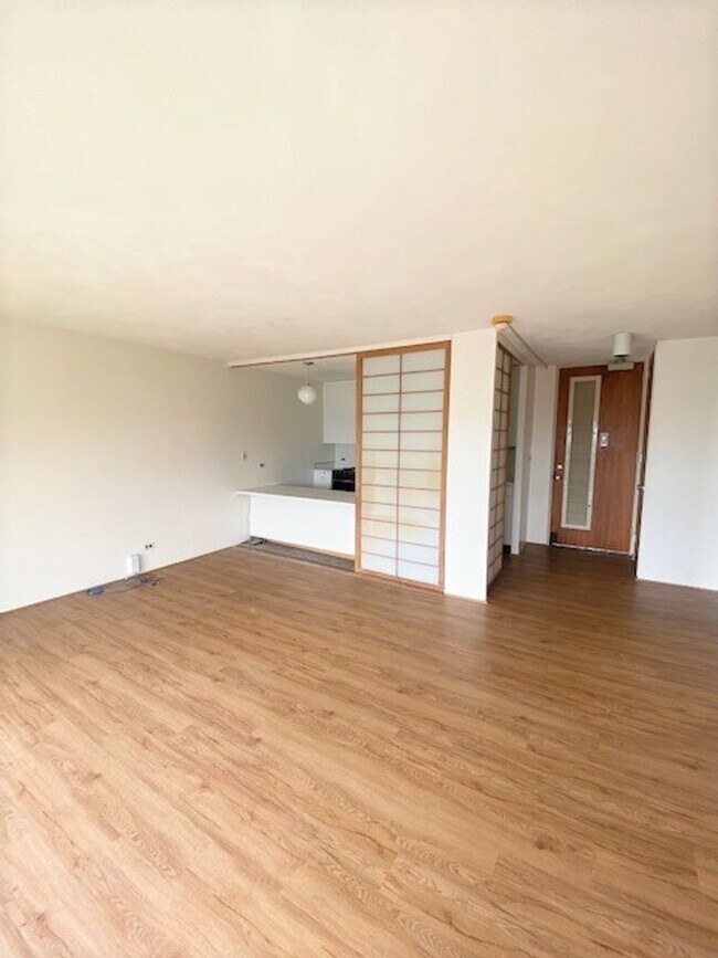 Building Photo - QEG2155Q
