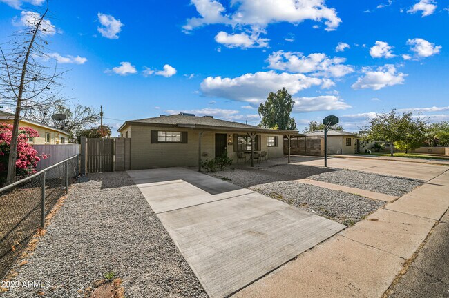 Building Photo - 2939 W Echo Ln