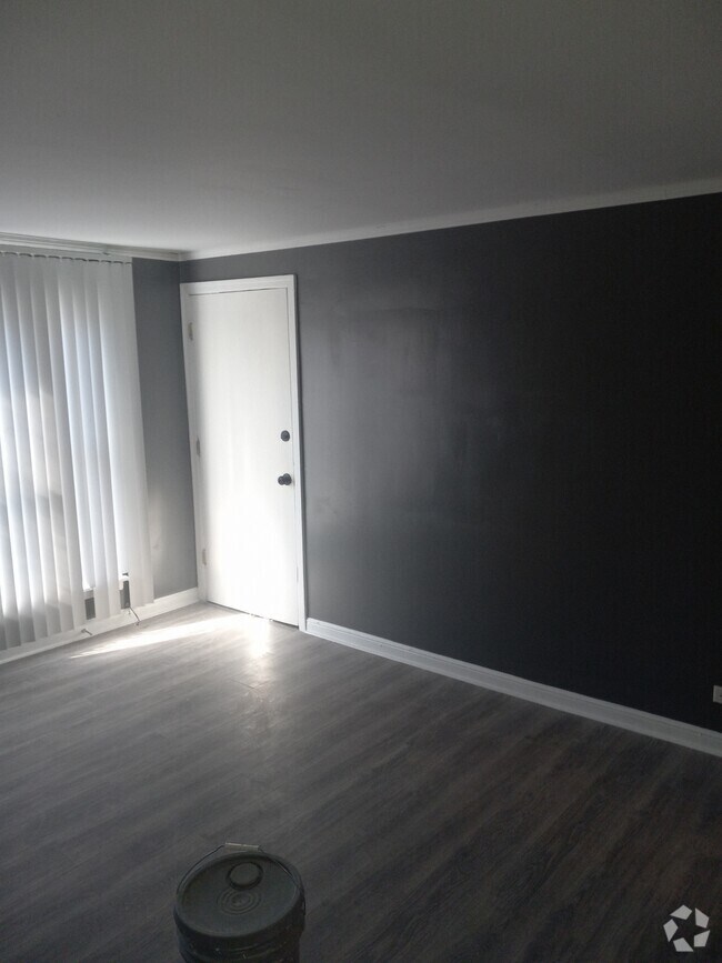 Apartments near 9231 S Forest Ave