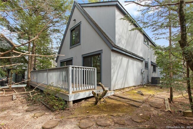 Building Photo - 7 Pond Cir