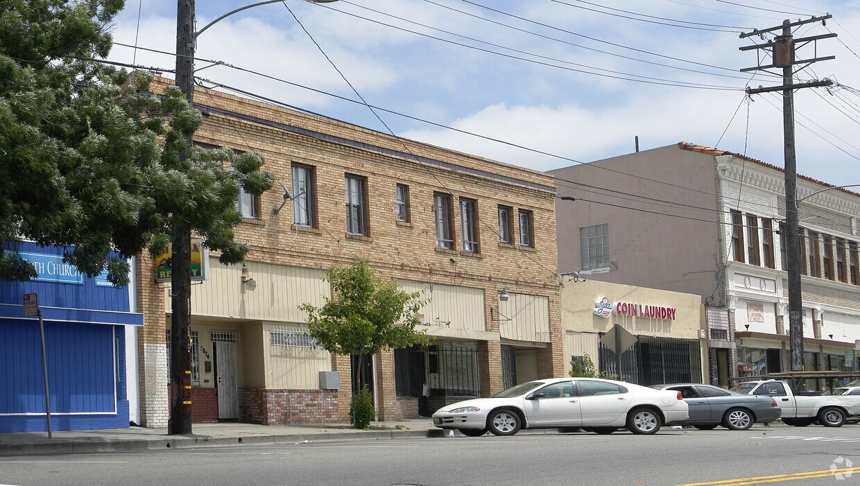 Building Photo - 5842 Walnut St