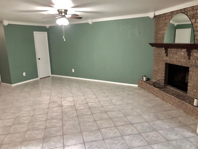 Building Photo - 1560 Marshall Woods Dr