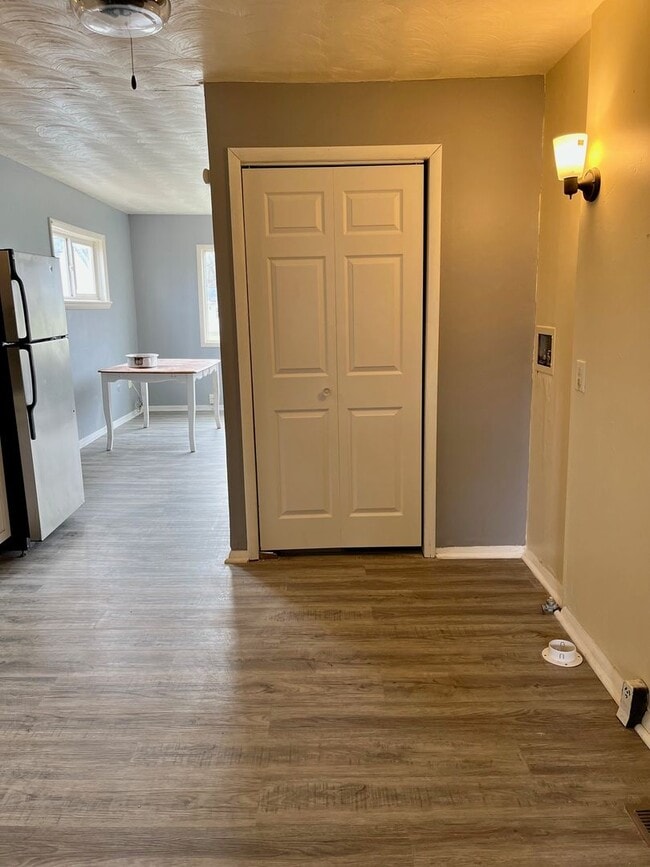 Building Photo - 3 Bedroom House in Perkins