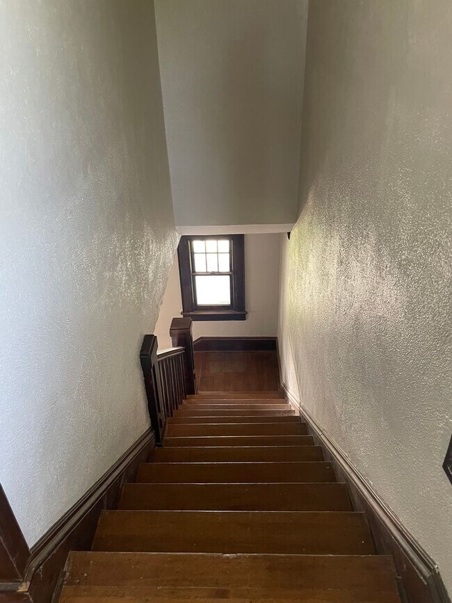 Foto del edificio - Four Bedroom Home in South Charleston