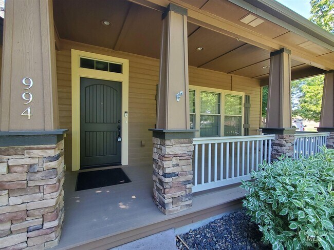 Building Photo - 994 E Winding Creek Dr
