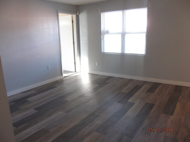 Building Photo - 904 W Hefner Rd